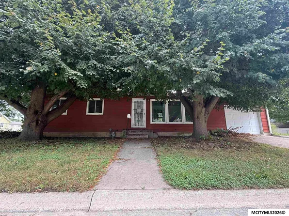2705 S Adams Ave, Mason City, IA 50401