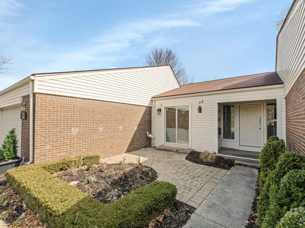 5215 Simpson Lake Rd, West Bloomfield, MI 48323