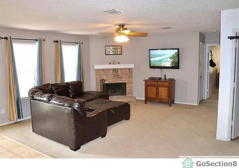 2nd image of 1518 Melrose Ln