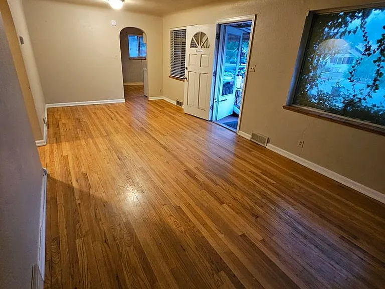 626 S Whitcomb St — Photo 2