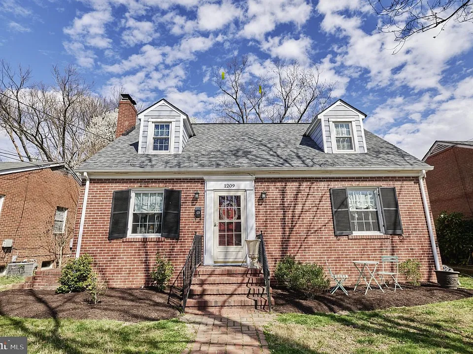 1209 Stafford Ave