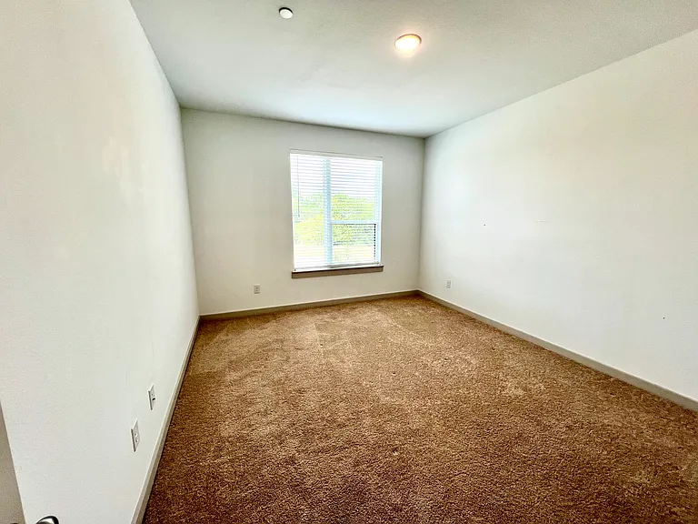 1755 Montgomery Dr — Photo 14