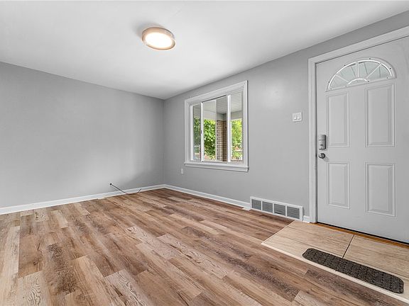 5th image of 110 James St