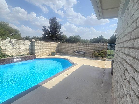 5th image of 2822 Oak Leaf Cir