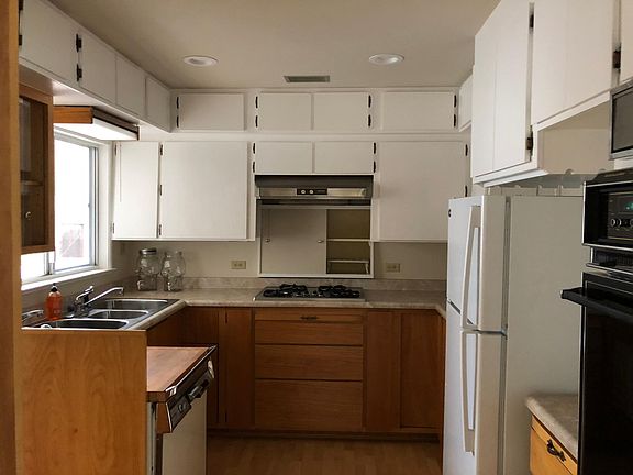 4th image of 2698 Goodwin Ave