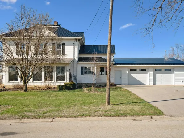 212 6th Ave NE, Dyersville, IA 52040