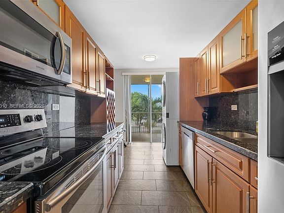 5th image of 1690 NE 191st St #302-1