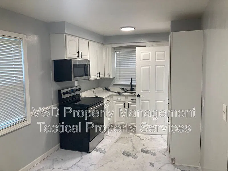 3 bed, 1.0 bath, 1248 sqft, $1,395 — Photo 2