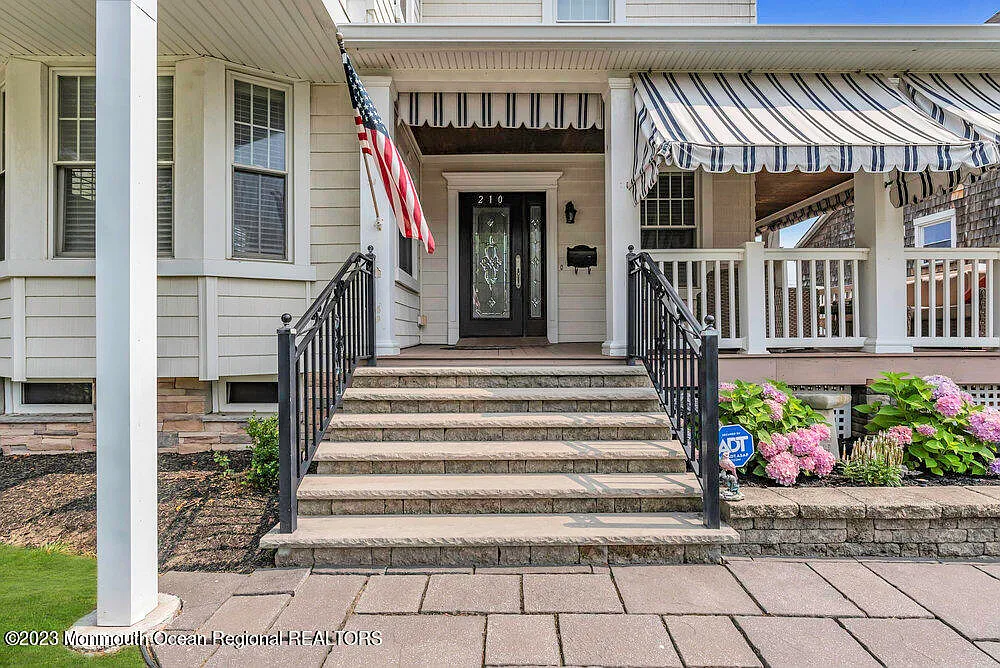 6 bed, 2.5 bath, 2128 sqft, $6,500 — Photo 2