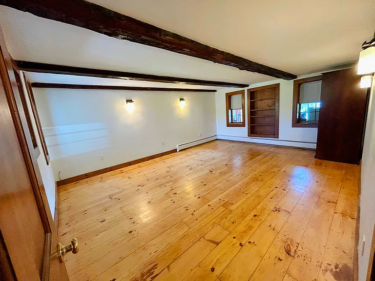 Multi-purpose room (Could be a bedroom, Living or Dining room).
Quite large!