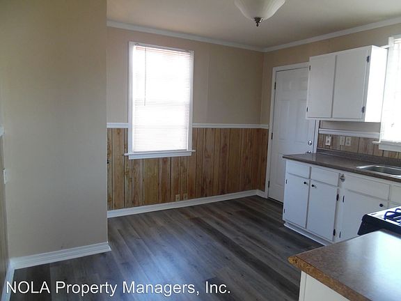 3rd image of 937 Oak Ave