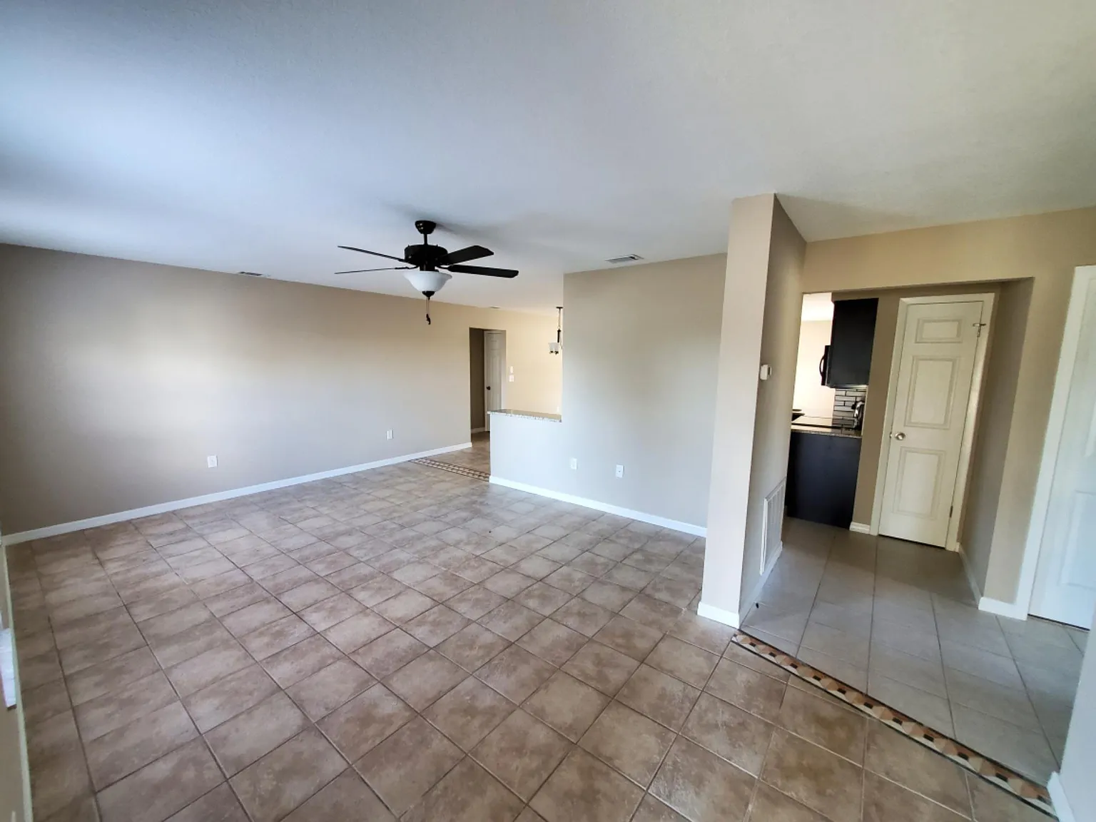 2 bed, 1252 sqft, $2,000 — Photo 3