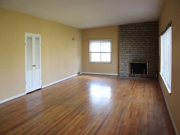 Front Living Room w/WBFP