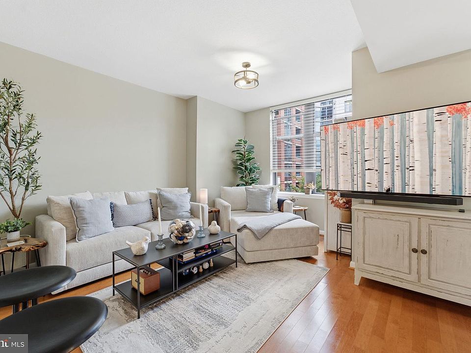1st image of 1021 N Garfield St APT 323