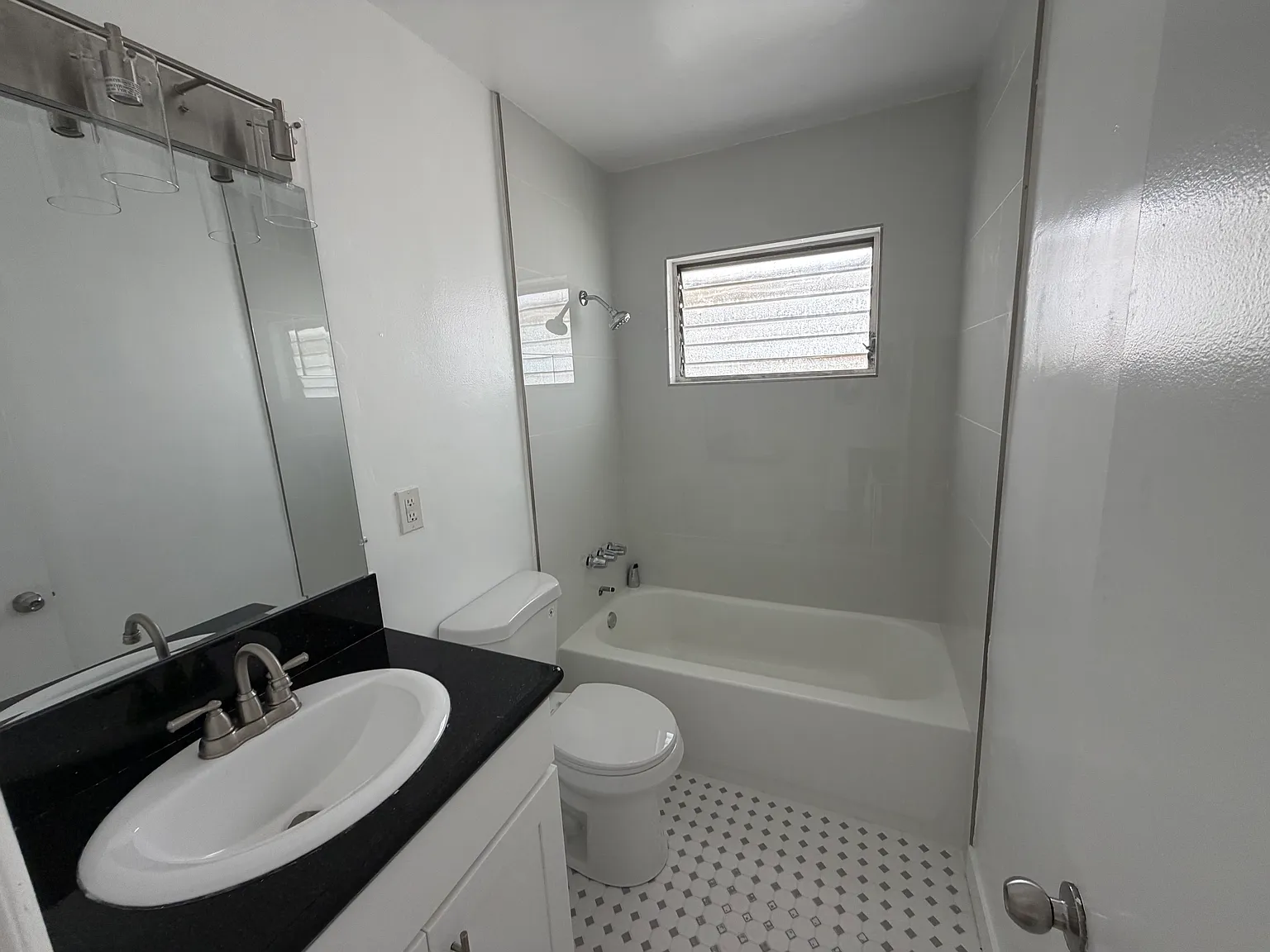 2 bed, 850 sqft, $2,200 — Photo 4