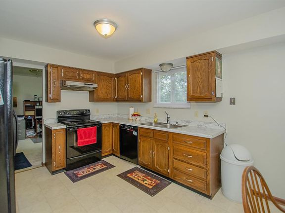 4th image of 243 Saddleback Dr