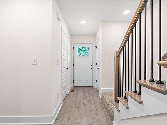5th image of 416B Oak St Lot 6