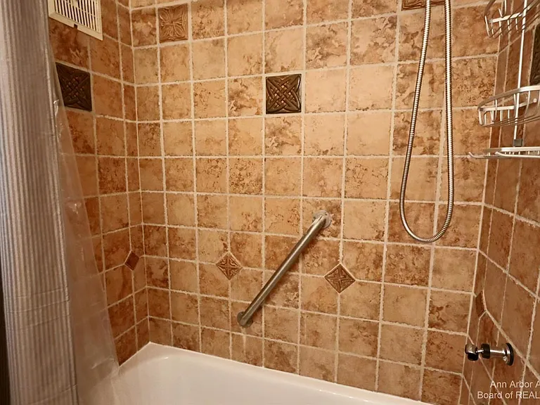 611 Robin Rd — Photo 21