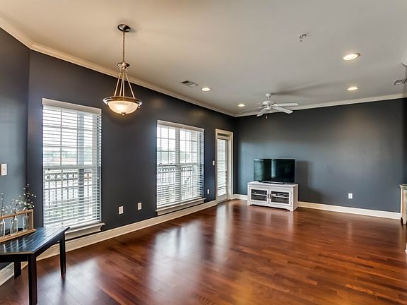2nd image of 700 15th St