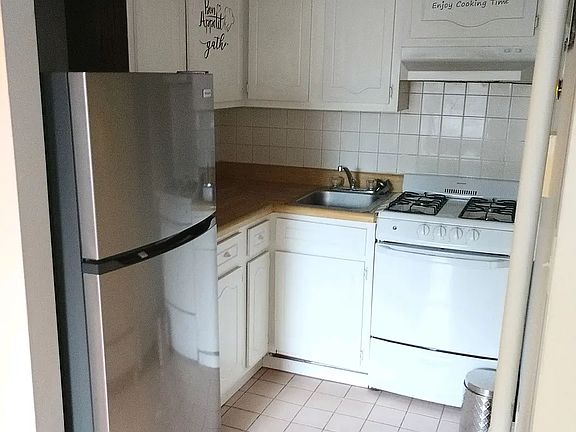 3rd image of 240 E 23rd St #4A