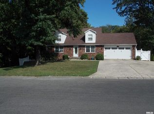9 Edgewood Ln N, Centralia, IL 62801