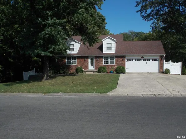 9 Edgewood Ln N, Centralia, IL 62801