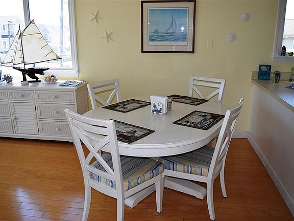 3rd image of 101 47th St APT 3