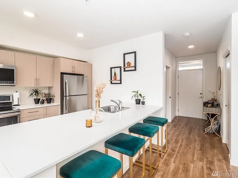 121 12th Ave E #308 — Photo 9