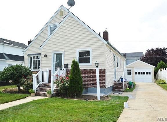 2nd image of 242 Devonshire Dr