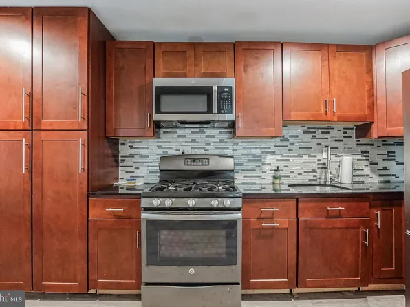 2438 Nicholas St, Philadelphia, PA 19121