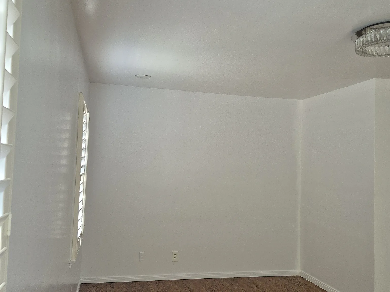 4 bed, 1.5 bath, 12300 sqft, $1,300 — Photo 2