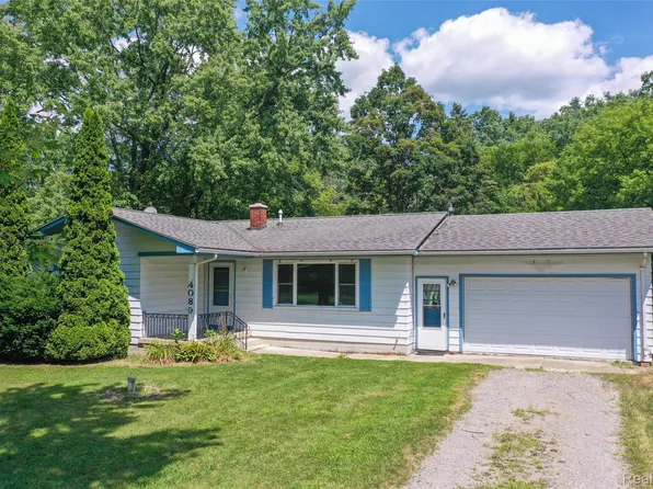 4089 Day St, Burton, MI 48519