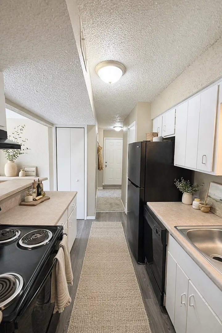 Edgewood Apartments — Photo 2