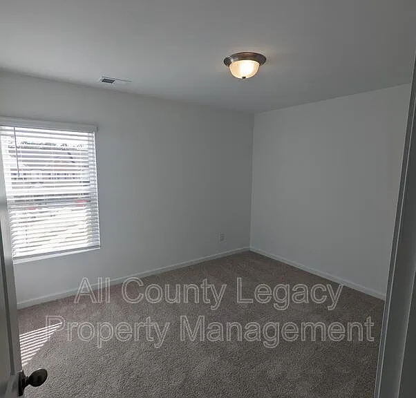 1100 Lossie Ln — Photo 10