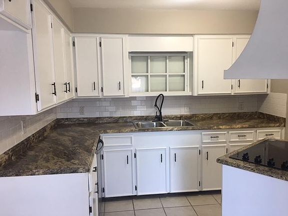 2nd image of 2206 Live Oak Dr