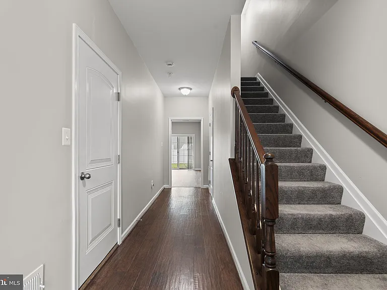 9442 Adelaide Ln — Photo 2