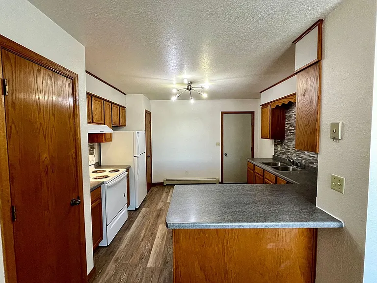 1216 N Point Dr — Photo 3