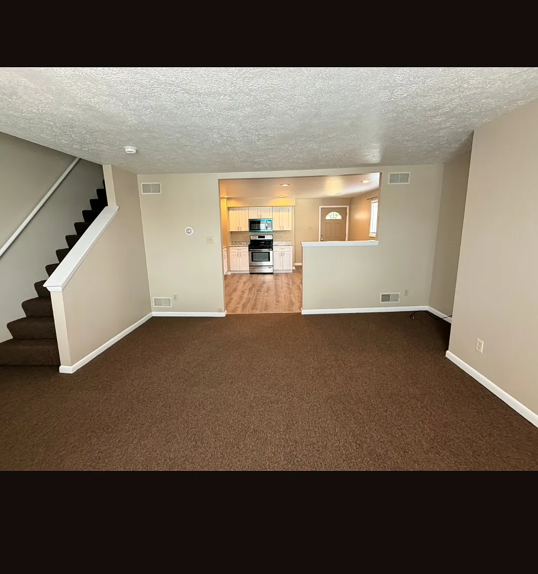 3 bed, 1400 sqft, $1,300 — Photo 3