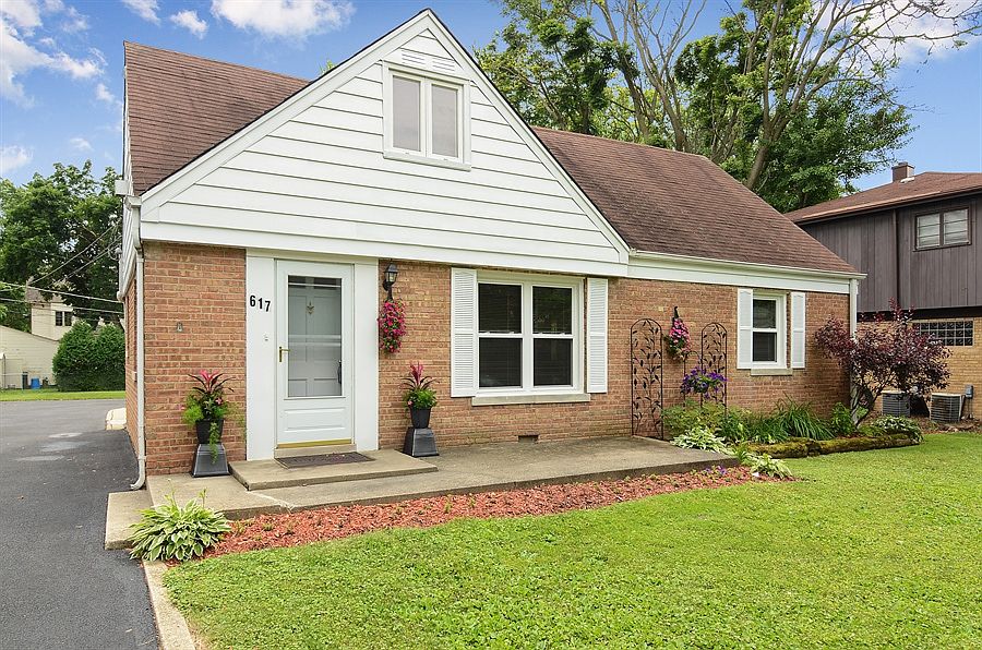 1st image of 617 W Larkdale Ln