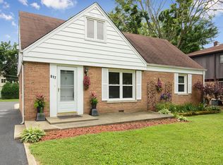 617 W Larkdale Ln, Mount Prospect, IL 60056