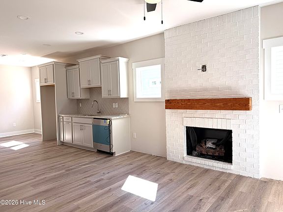 2nd image of 995 Holly Road