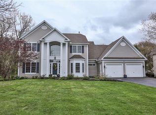 11 Split Rail Run, Penfield, NY 14526