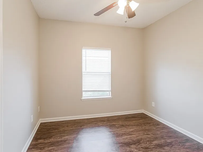 8413 Staplehurst Dr W — Photo 11