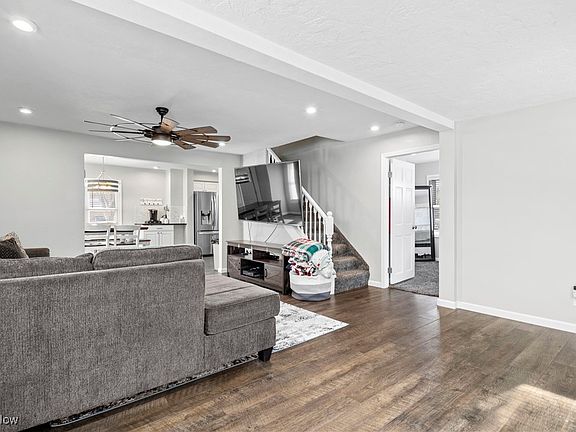 3rd image of 8010 Baumhart Rd