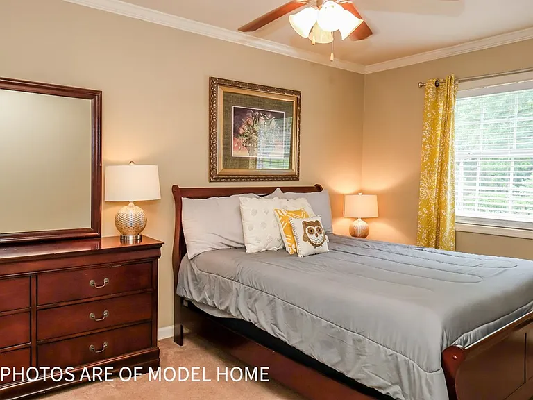 905 Park Ln — Photo 4
