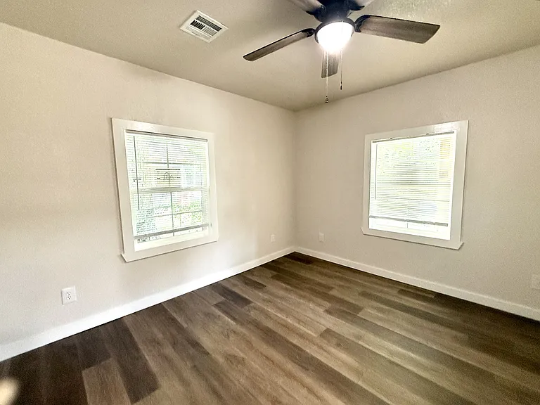 723 Roff St NE — Photo 13