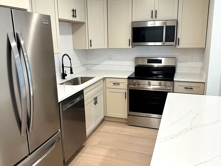 1326 Huntington Ave #B — Photo 8