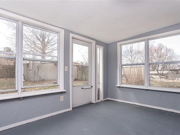 5th image of 2714 W Ash St