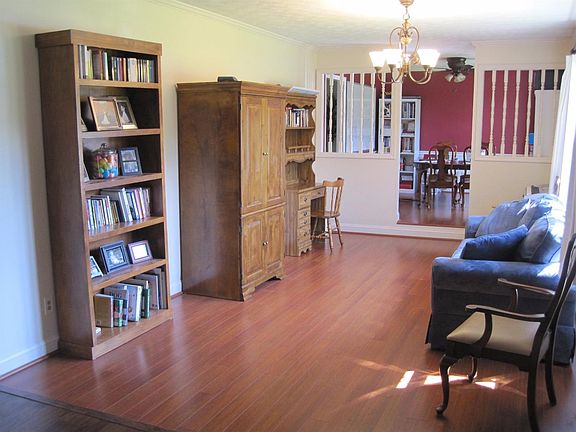 4th image of 179 Carolyn Ln