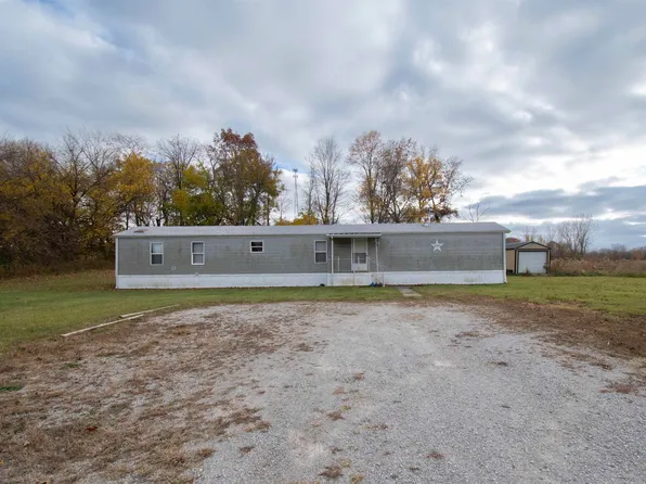 409 W County Line Rd, Wolcottville, IN 46795